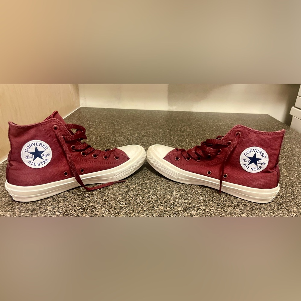 ** LIKE NEW ** CONVERSE CHUCK TAYLOR HIGH TOP SNEAKERS ** WOMENS SZ 8 **